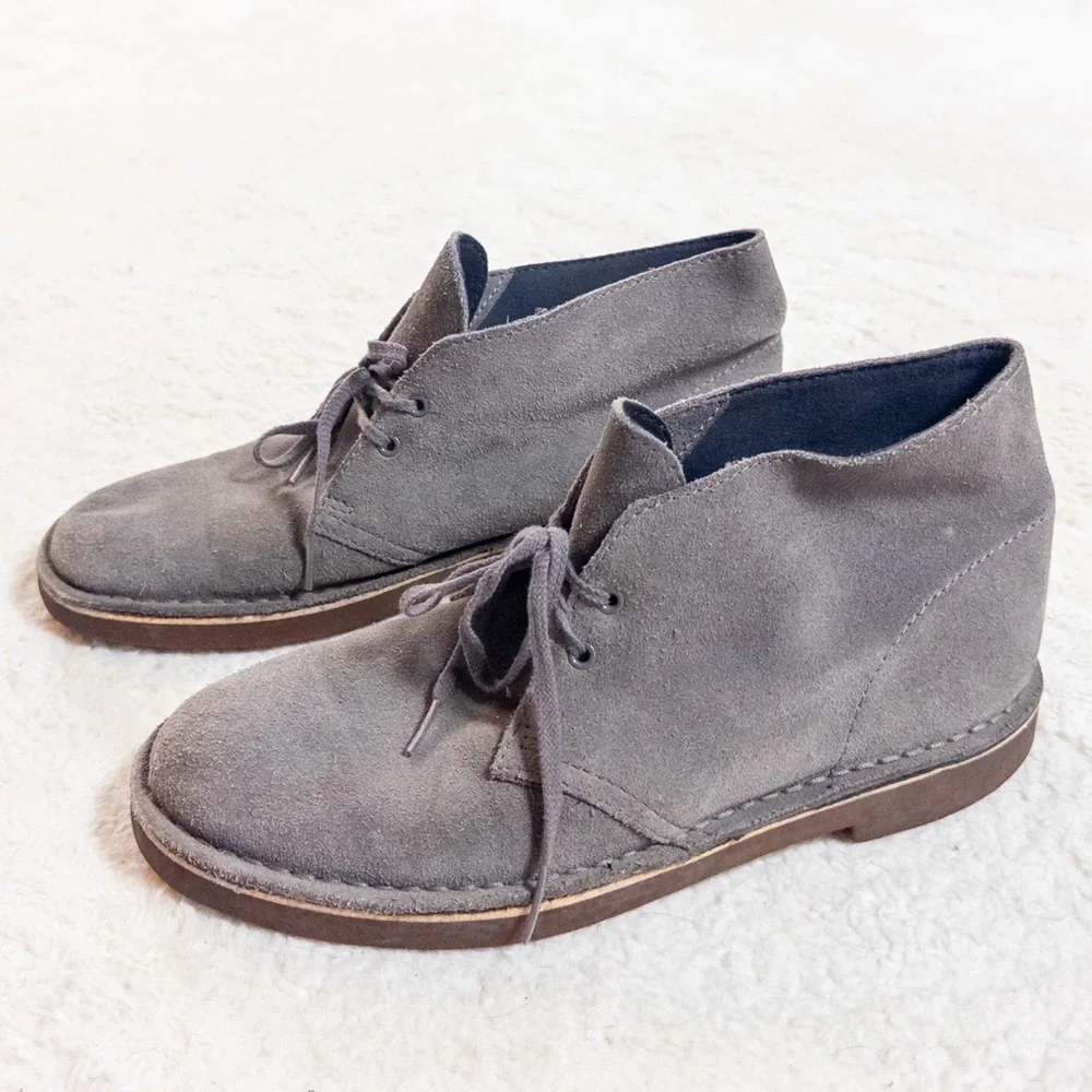 Men's Gray Suede Chukka Boots Clarks